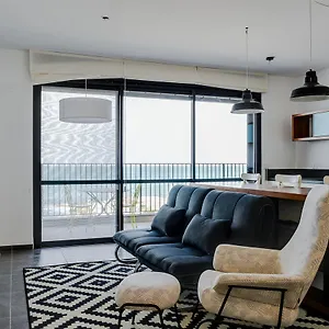https://beautiful-apartment-on-the-first-line-of-the-sea.gethaifahotels.com